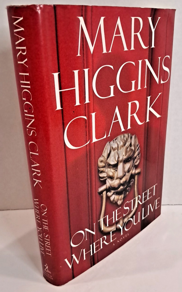 ‚Signed‘ On The Street Where You Live by Mary Higgins Clark (2001) C6