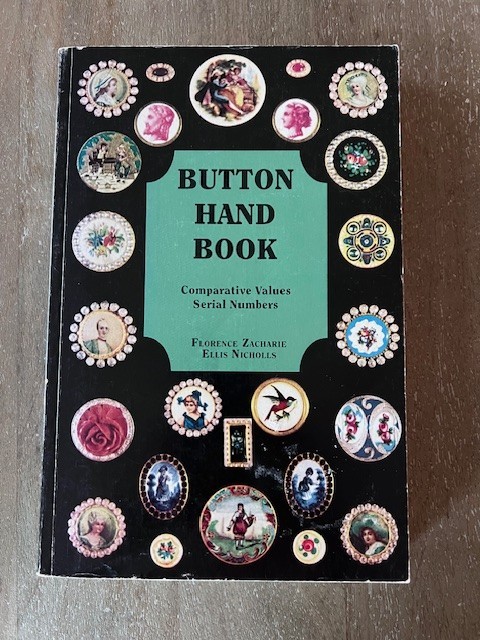 Button Hand Book: Comparative Values, Serial Numbers -Softcover – 1994 – GOOD