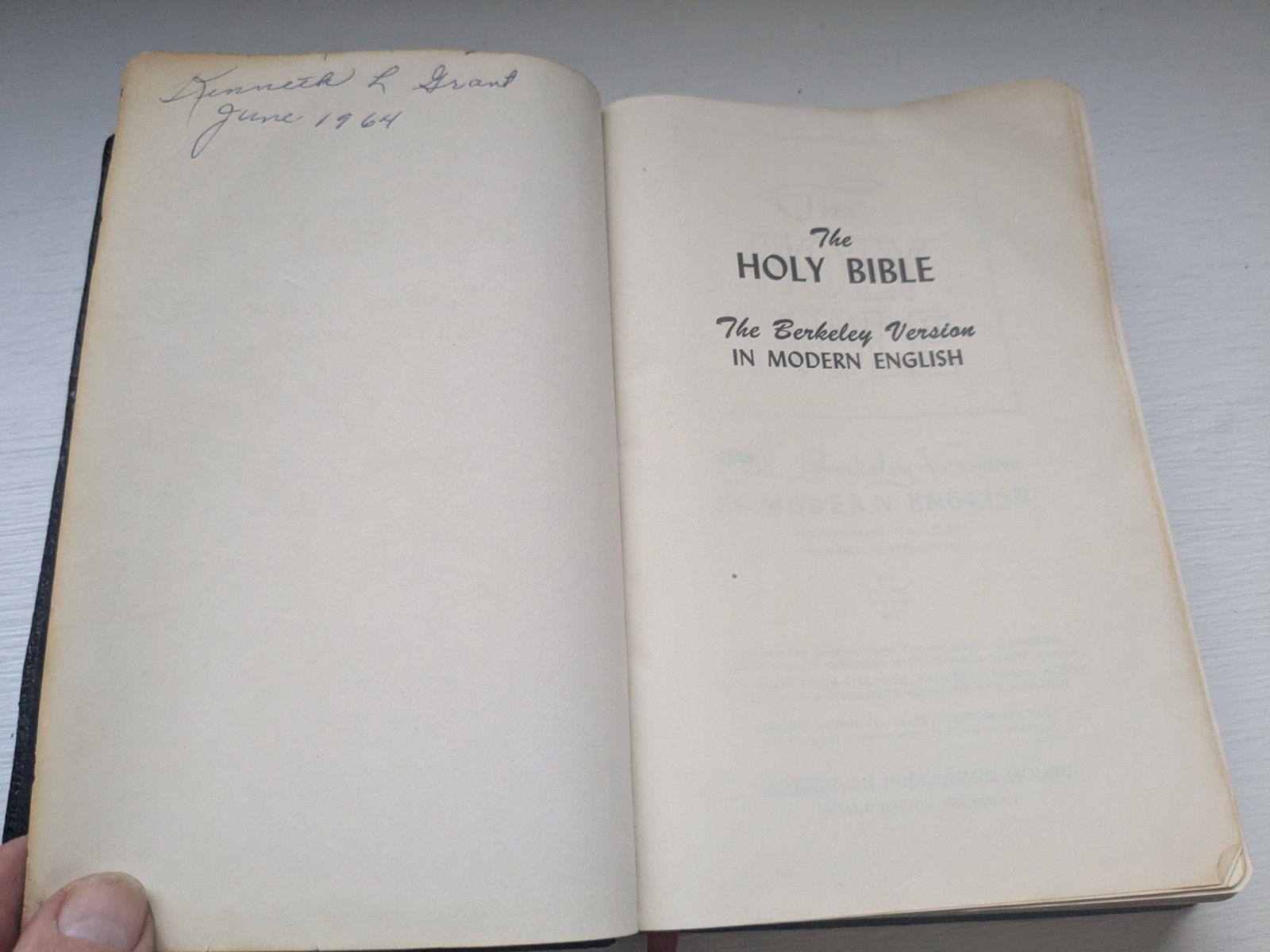 Black Leather The Berkeley Version in Modern English Bible Vintage 1962