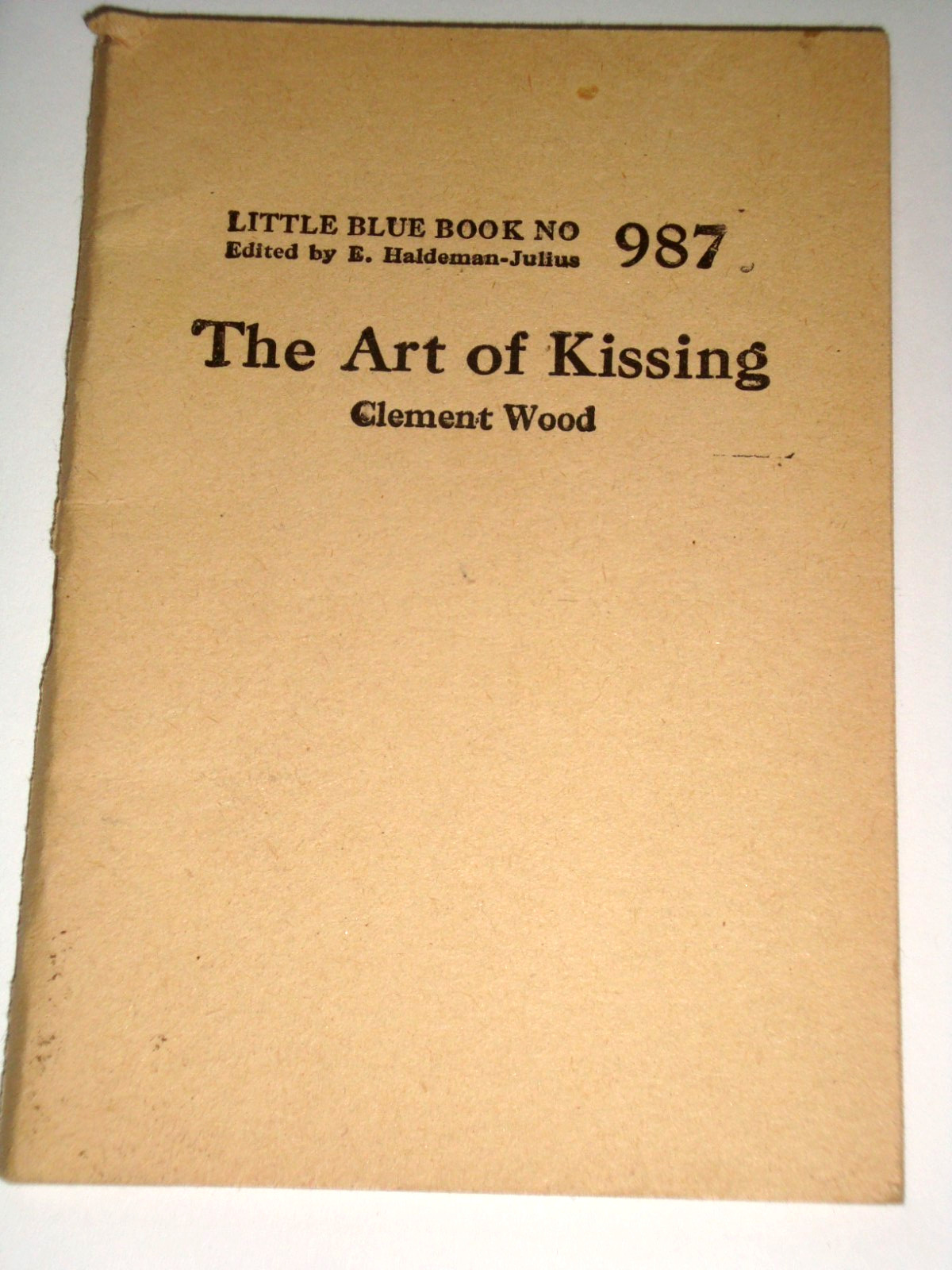 Little Blue Book 987, THE ART OF KISSING, print circa 1928