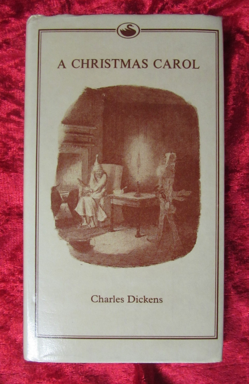 A CHRISTMAS CAROL by CHARLES DICKENS – Pub THE BLACK SWAN – 1990 – Hardback