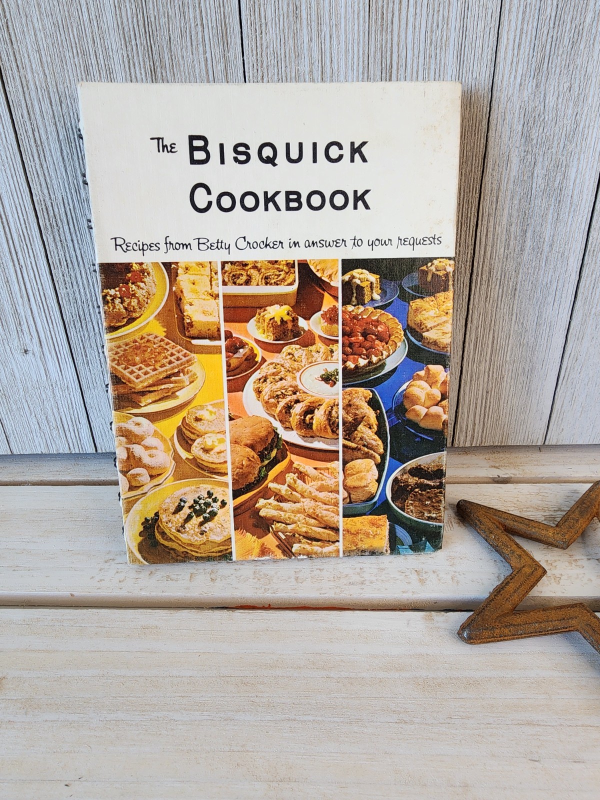 Bisquick Cookbook Betty Crocker 1964 1st Ed General Mills + Insert | HC