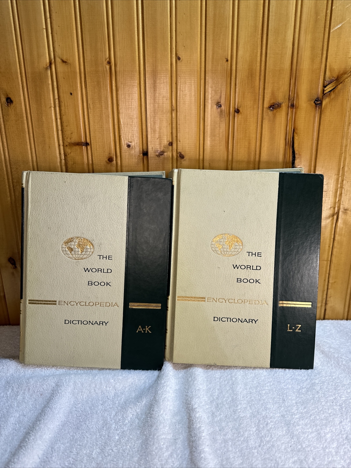 1964 World Book Encyclopedia Dictionaries – 2 Volume Set. Thorndike-Barnhart