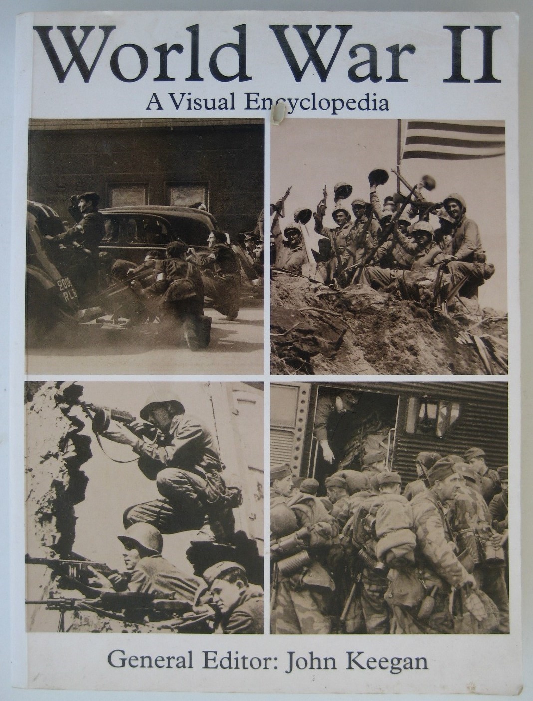 John Keegan WORLD WAR II: A VISUAL ENCYCLOPDIA Battle Maps Photos Ships Aircraft