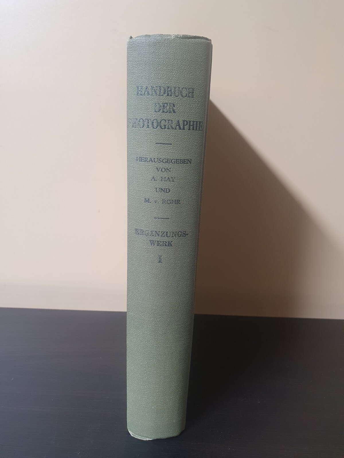 Handbuch der Wissenschaftlichen und Angewandten Photographie (1943)