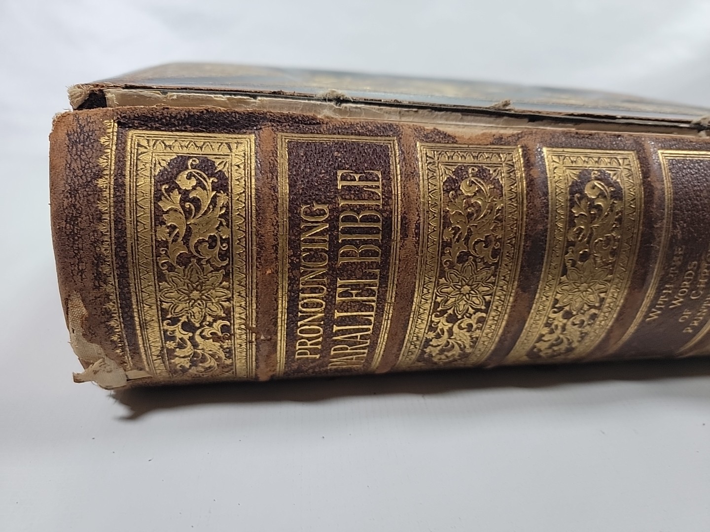 1920’s Pronouncing Parallel Red Letter Bible Leather Bound w/ Clasps (SEE PICS)
