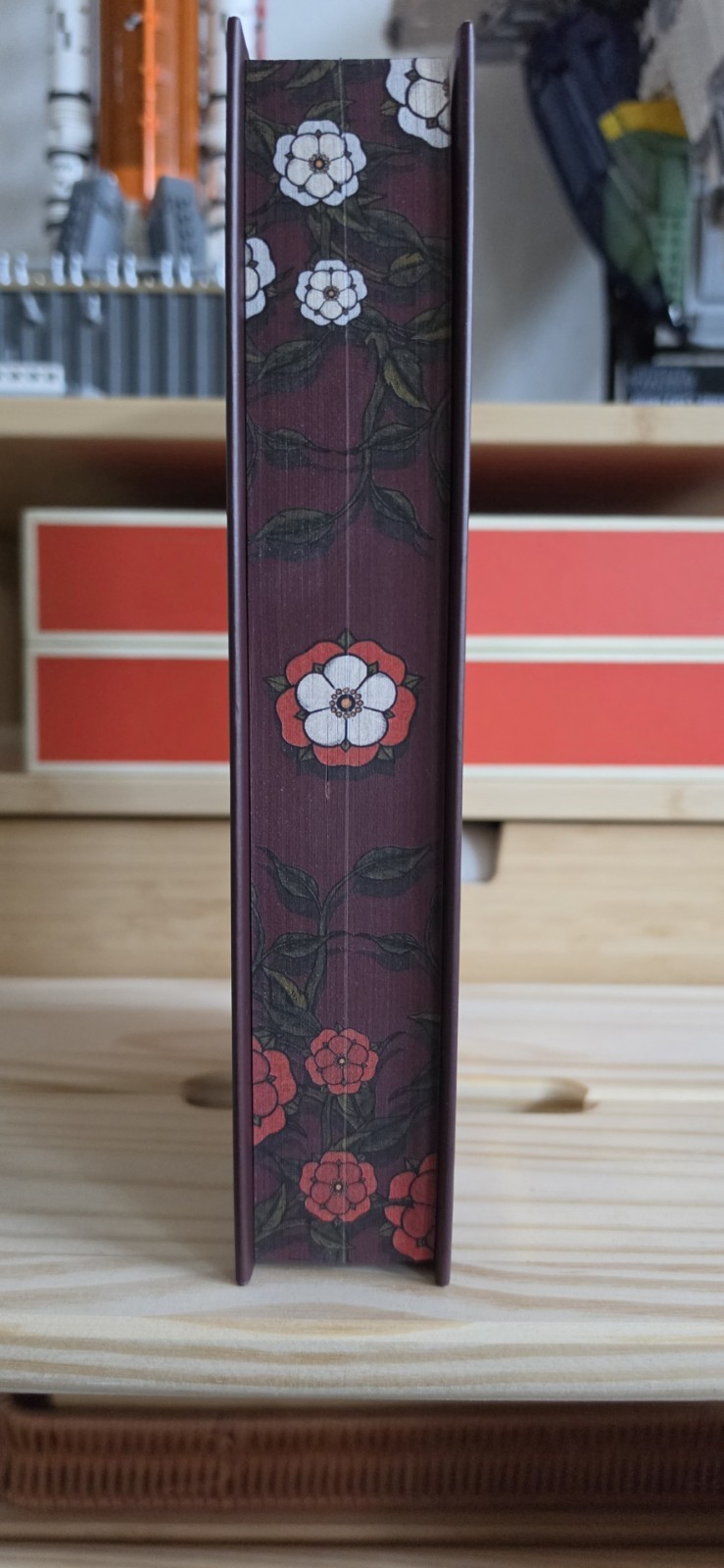 The Broken Binding – The Hollow Crown – Hardcover – Dan Jones – Signed