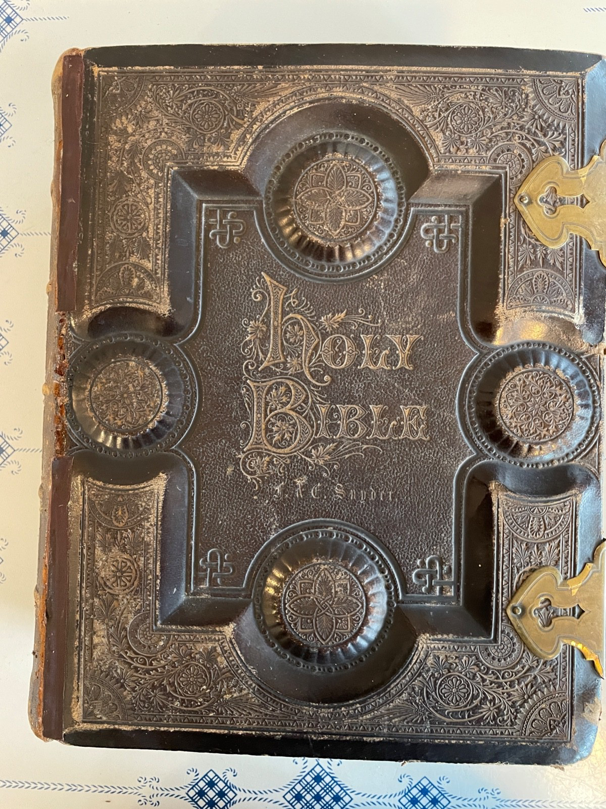 Brown’s Self Interpreting Bible in very good condition