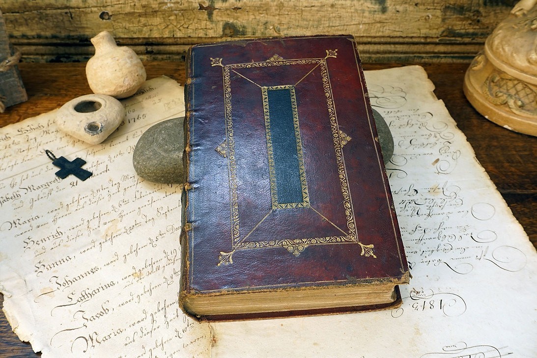 „History Of The Old And New Testament, Extracted Out Of Sacred Scripture“ 1697
