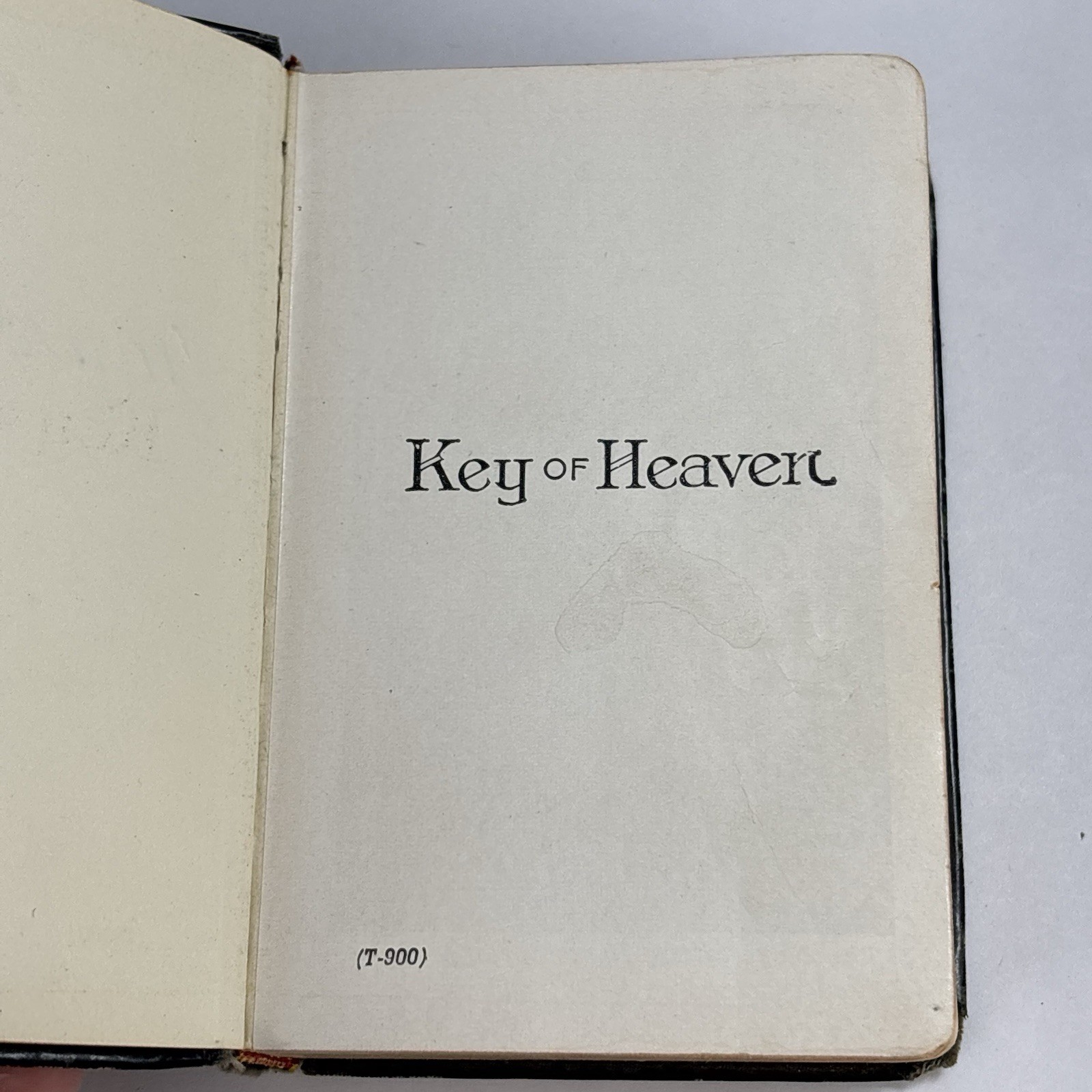 1954 KEY OF HEAVEN A COMPLETE PRAYERBOOK FOR CATHOLICS DEVOTIONS 4.5”x3” READ