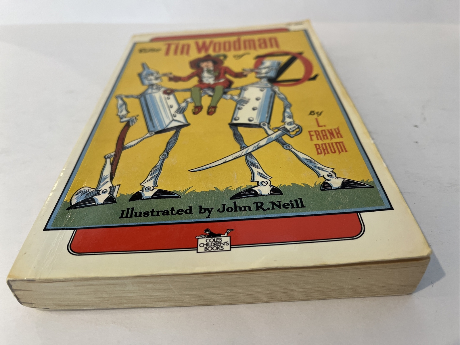 The tin woodman of OZ by L. Frank Baum (1980 PB Canada) Illustrated J.R. Neil