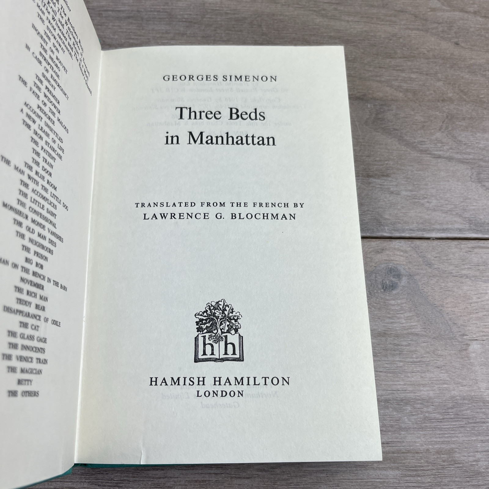 Three Beds in Manhattan – Georges Simenon 1976 Hamish Hamilton HC/DJ Vtg Book