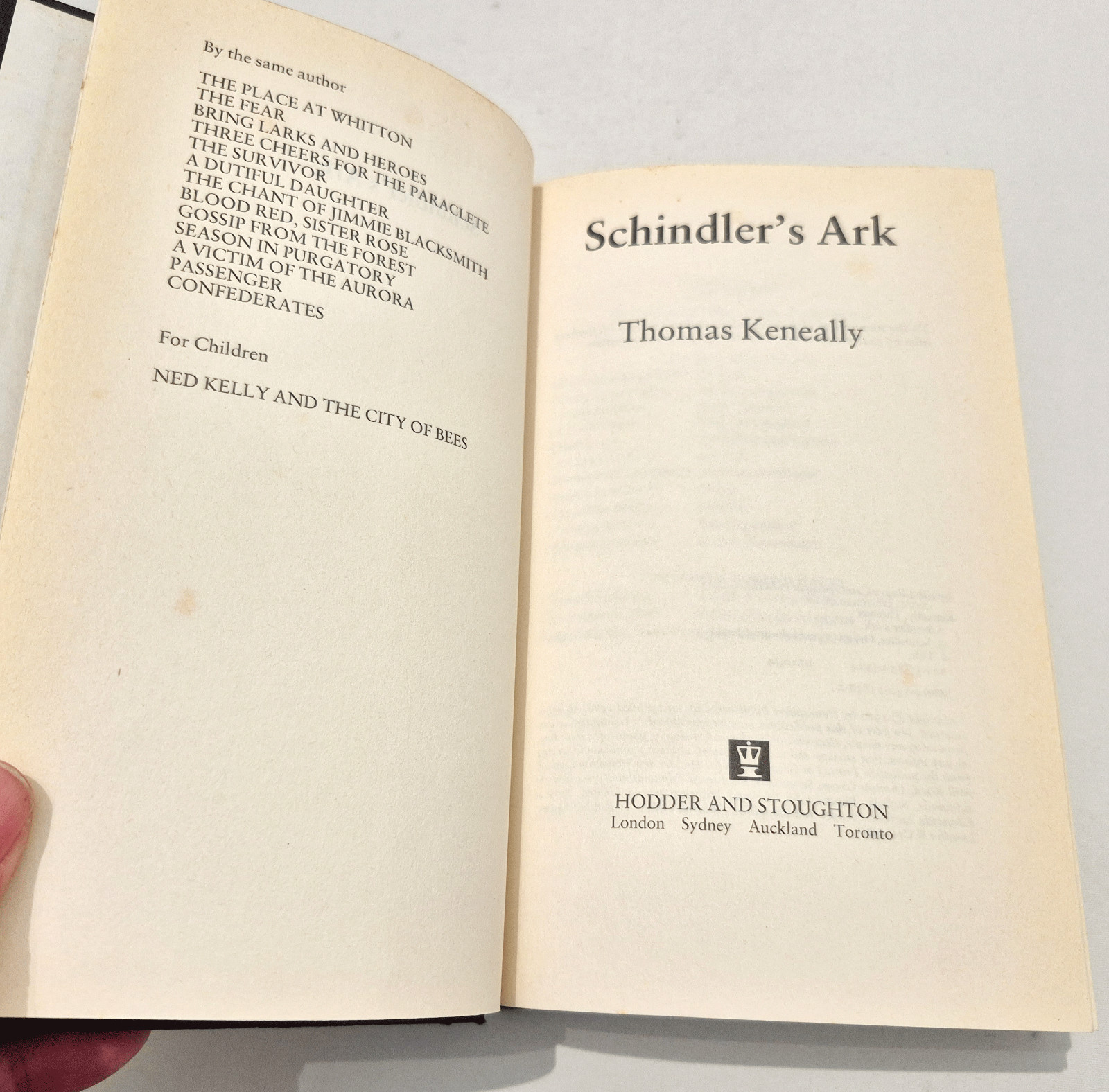 Schindler’s Ark – Thomas Keneally – 1st ed / 1st imp – Very Good cond
