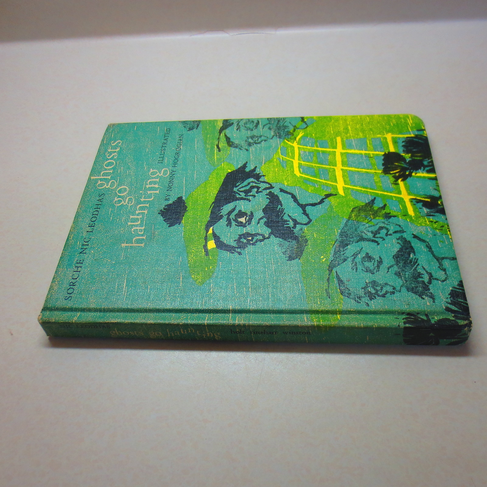 Ghosts Go Haunting Sorche Nic Leodhas by Nonny Hogrogian Vintage Hardcover