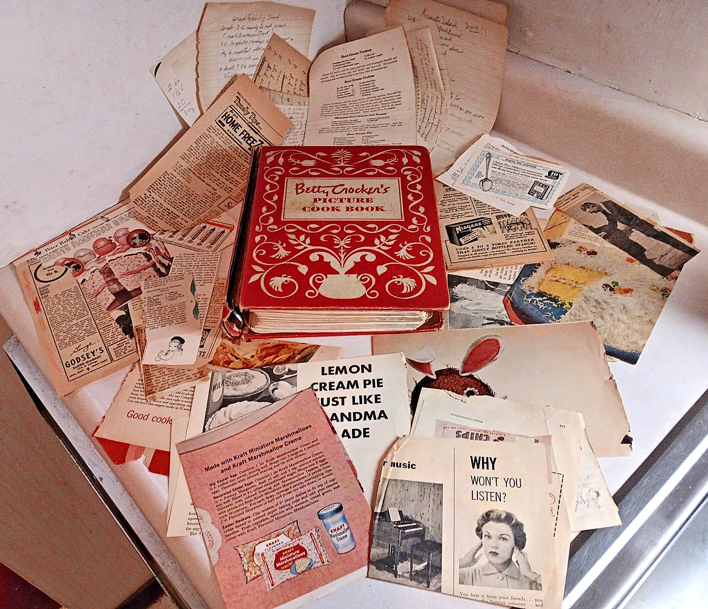 1950 BETTY CROCKER’S PICTURE COOKBOOK 5 RING BINDER 1ST EDITION FOURTH PRINTING