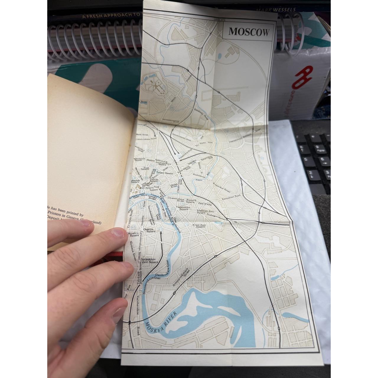 NAGELS ENCYCLOPEDIAGUIDE MOSCOW AND ITS ENVIRONS Hardcover travel history Russia