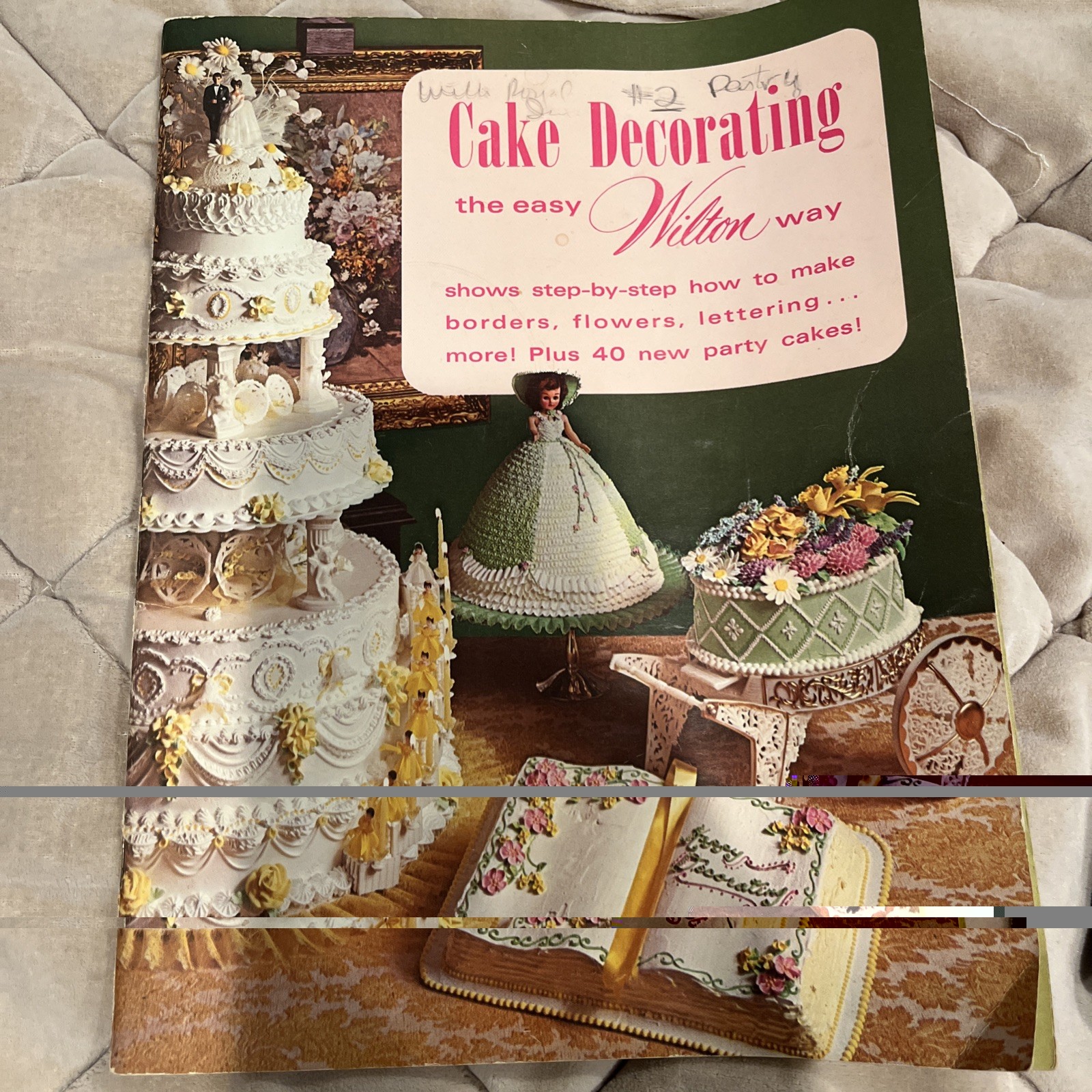 Lot of 2 Wilton Cake Decorating the Easy Wilton Way and Basic Cake Decorating