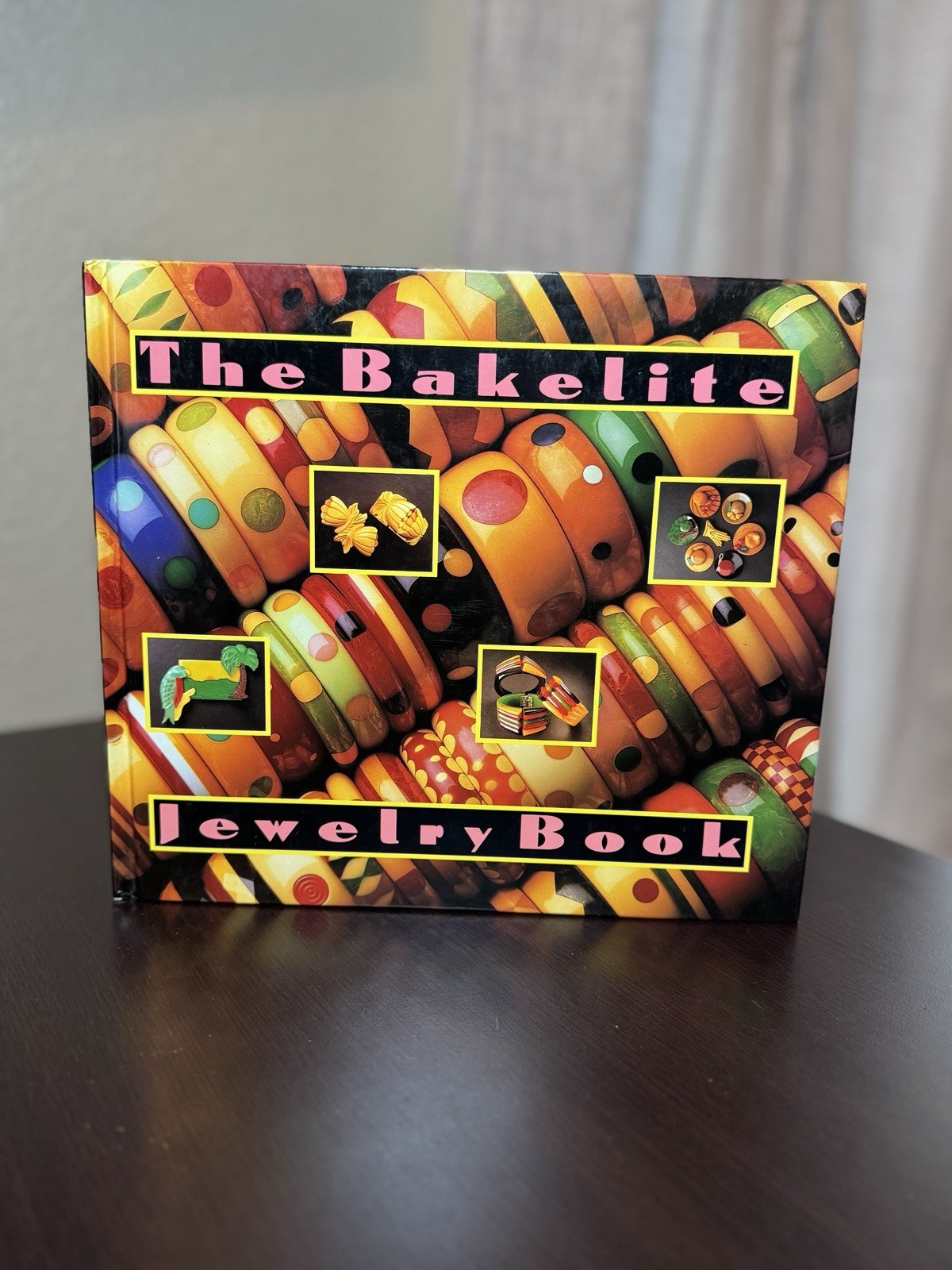 The Bakelite Jewelry Book | by Corinne Davidov | Hardcover |