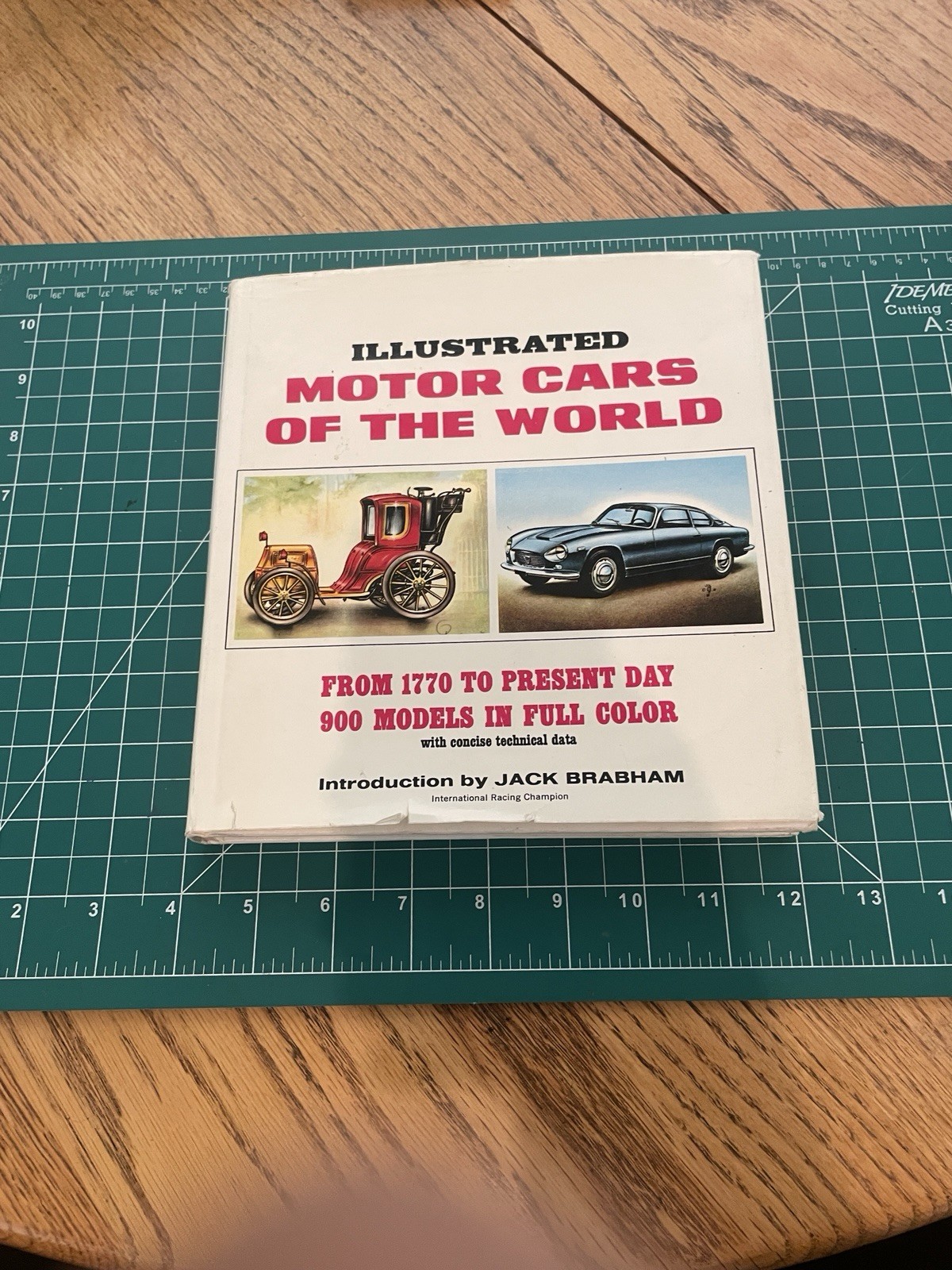 Grosset & Dunlap Illustrated Motor Cars of the World Hardcover with Dust Jacket