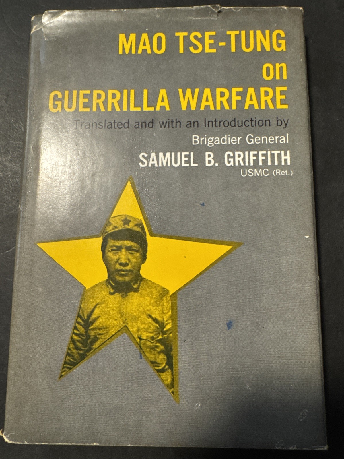 MAO TSE-TUNG on GUERRILLA WARFARE Vintage 1961 Samuel B Griffith Praeger HC DJ