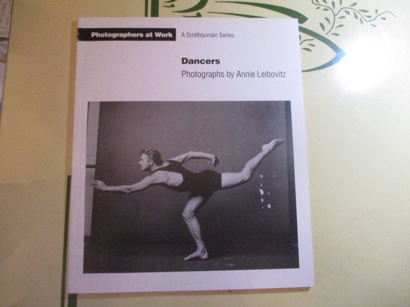 DANCERS: PHOTOGRAPHS BY ANNIE LEIBOVITZ SIGNED 1ST EDITION