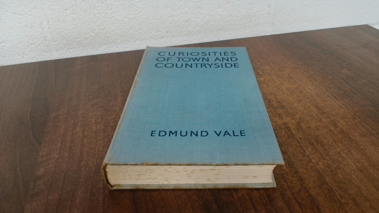 Curiosties Of Town And Countryside, Edmund Vale, B T Batsford Ltd