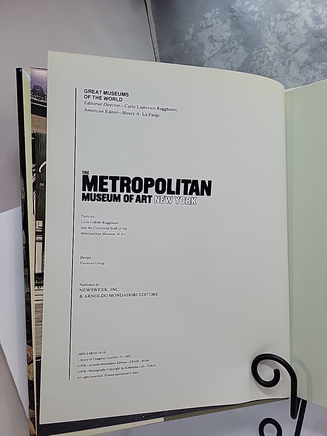 Coffee Table Book The Metropolitan Museum Of Art New York Hardcover Pre-owned