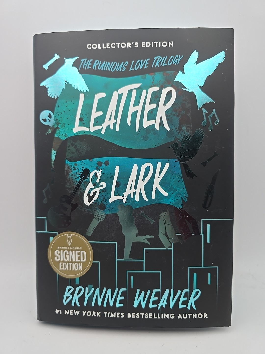 Signed Collectors Edition „Leather & Lark“ by Brynne Weaver 2024 1st/1st