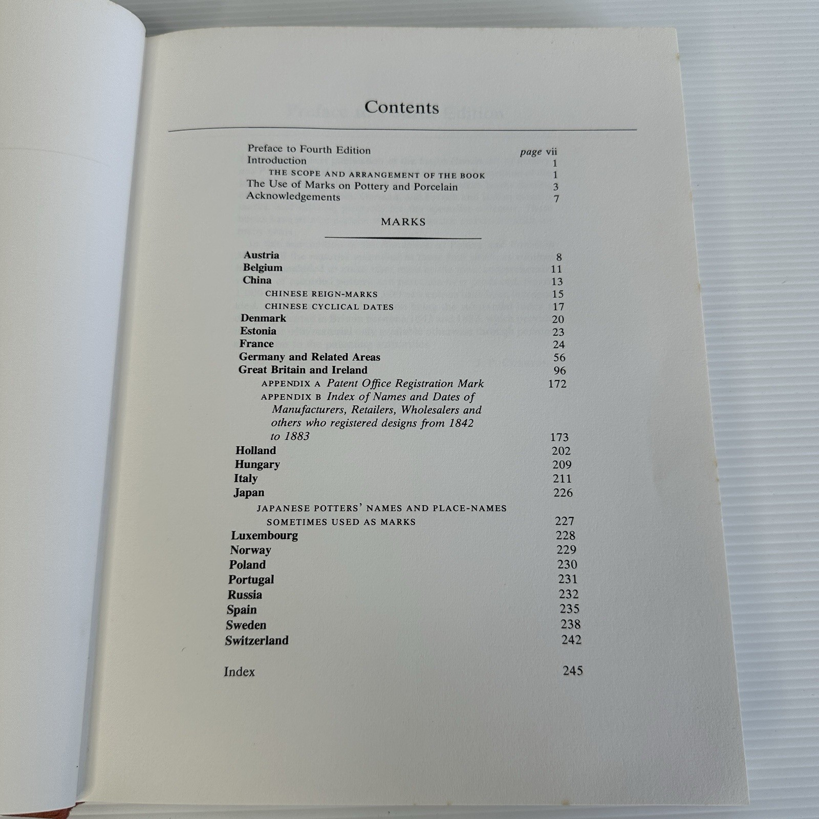 Handbook of Pottery and Porcelain Marks – Cushion, J. P. and W. B. Honey