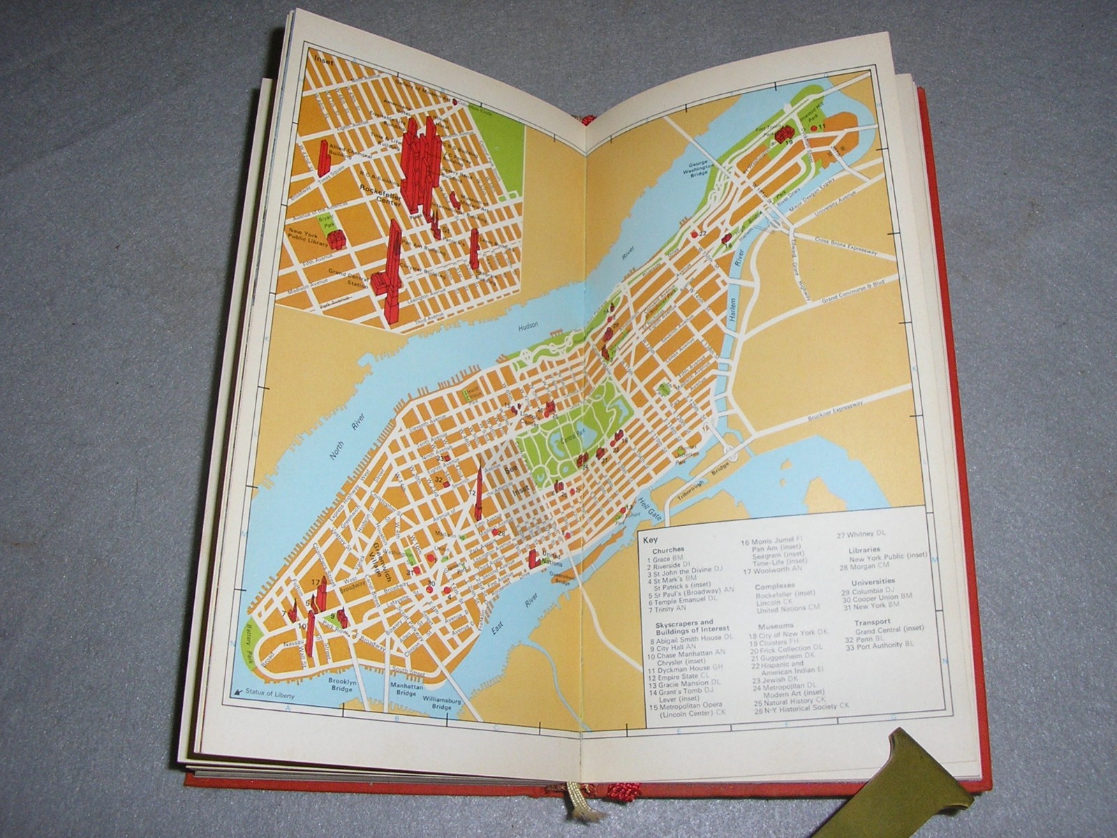Vintage NYC Art Book Architecture Sclupture Museums Gallery Directory w/DJ 1972