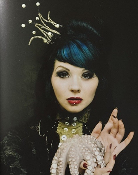 Art that Creeps by Yasha Young, Collectible book – VERY GOOD