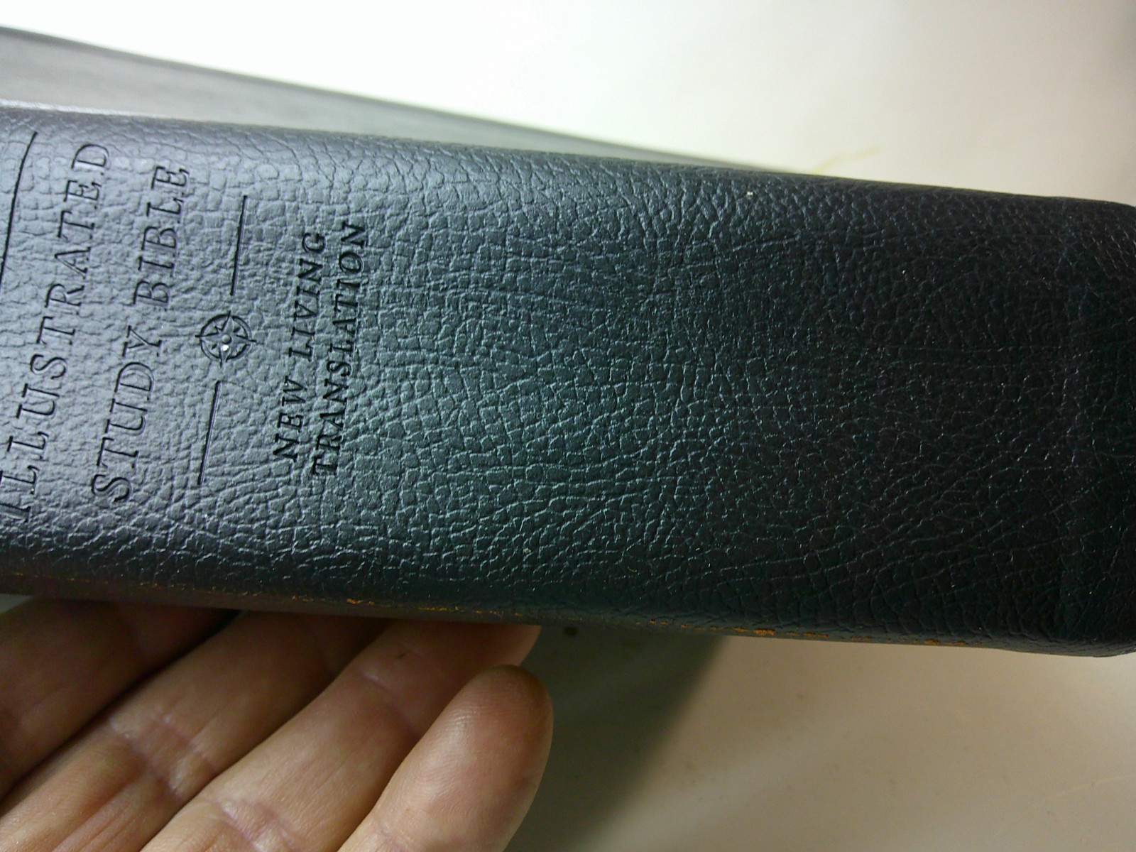 ILLUSTRATED STUDY BIBLE TYNDALE 2015 BLACK INDEX FAUX LEATHER NICE