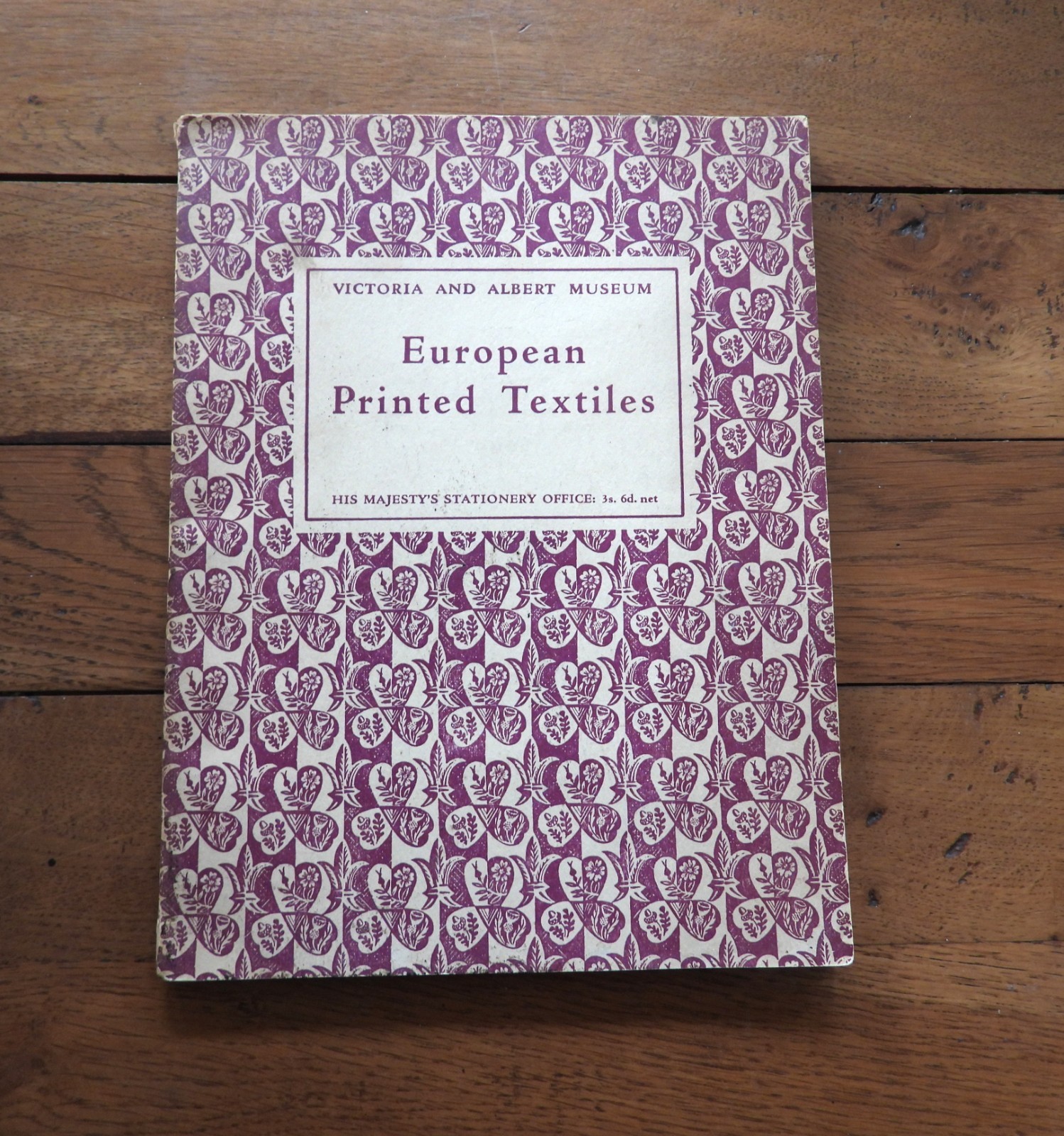 English Printed Textiles – V & A Museum HMSO Illustrated Pb 1949