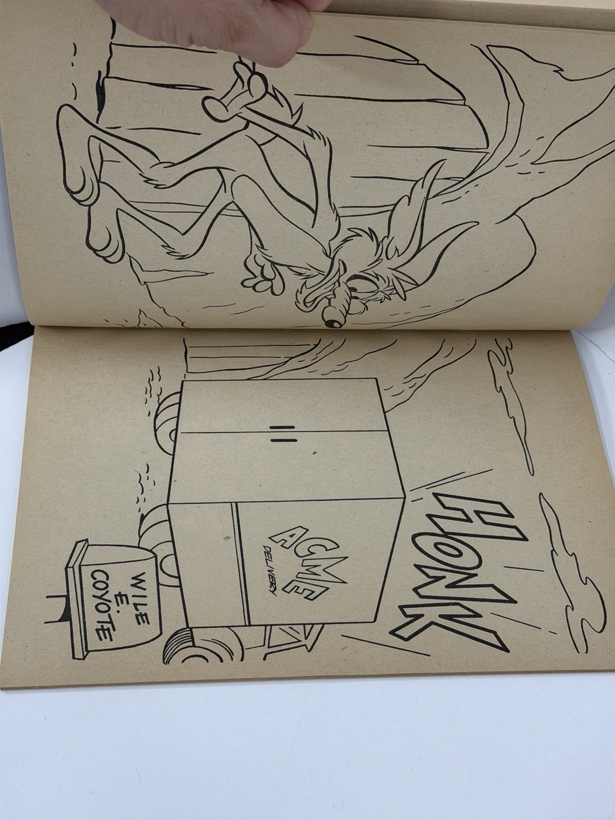 Road Runner The Spycopter Chase Wile E Coyote Whitman 1980 Coloring Book 1052-89