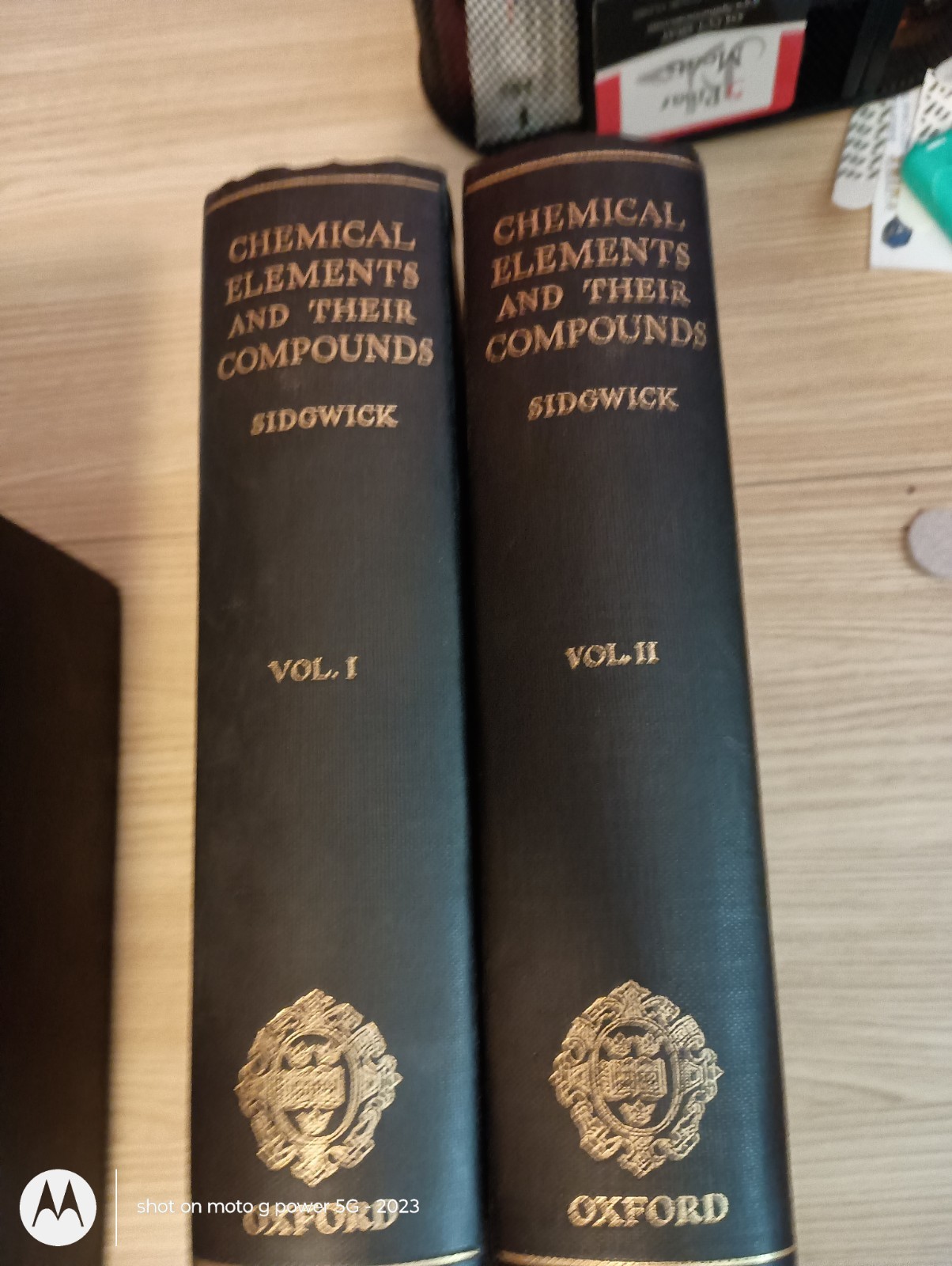 Chemical Elements and Their Compounds Book Vol 1 – Sidgwick – 1952 – Oxford