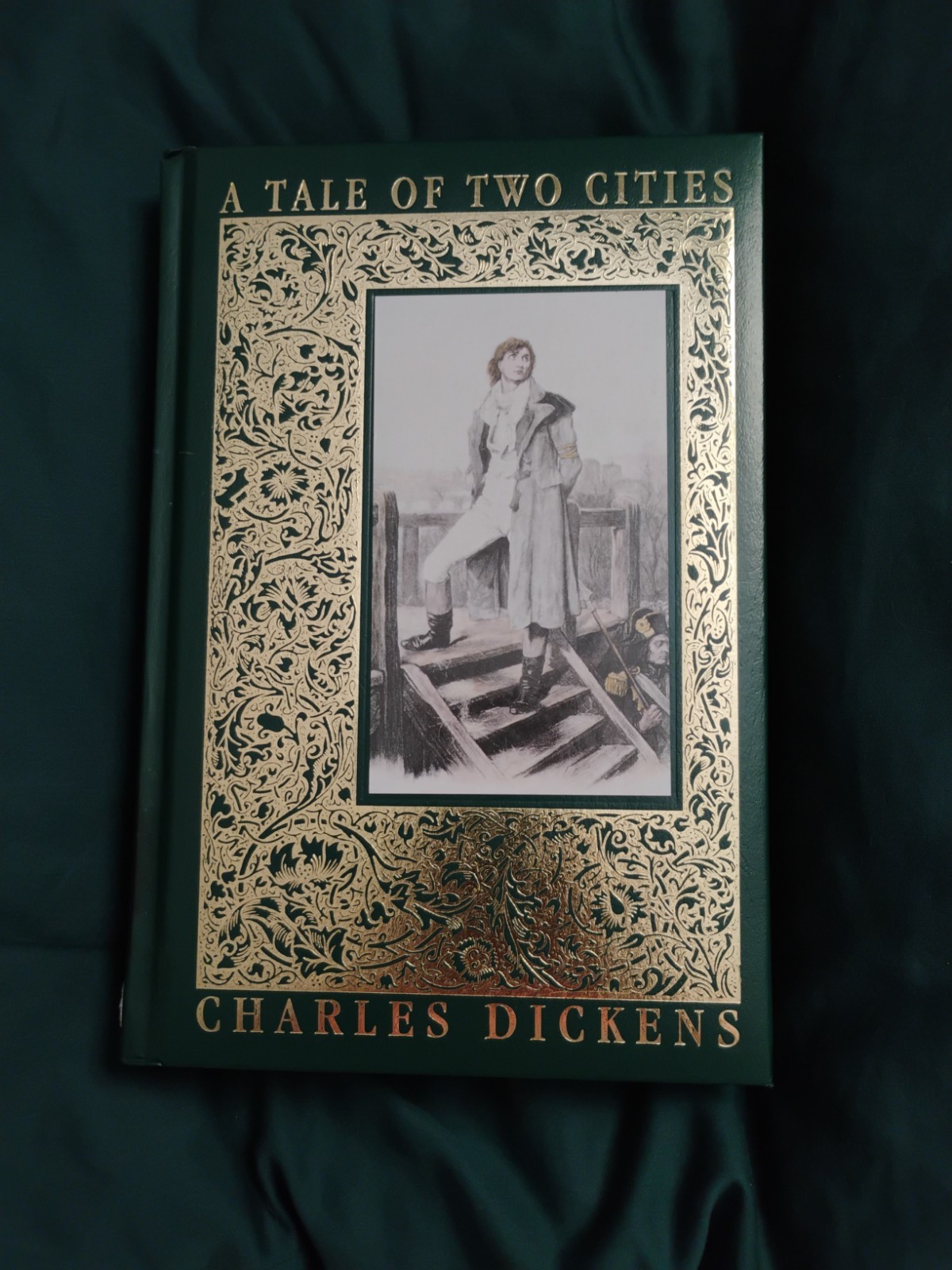 A Tale Of Two Cities Charles Dickens Trident Press HC 2000 Gold Filigree & Edge