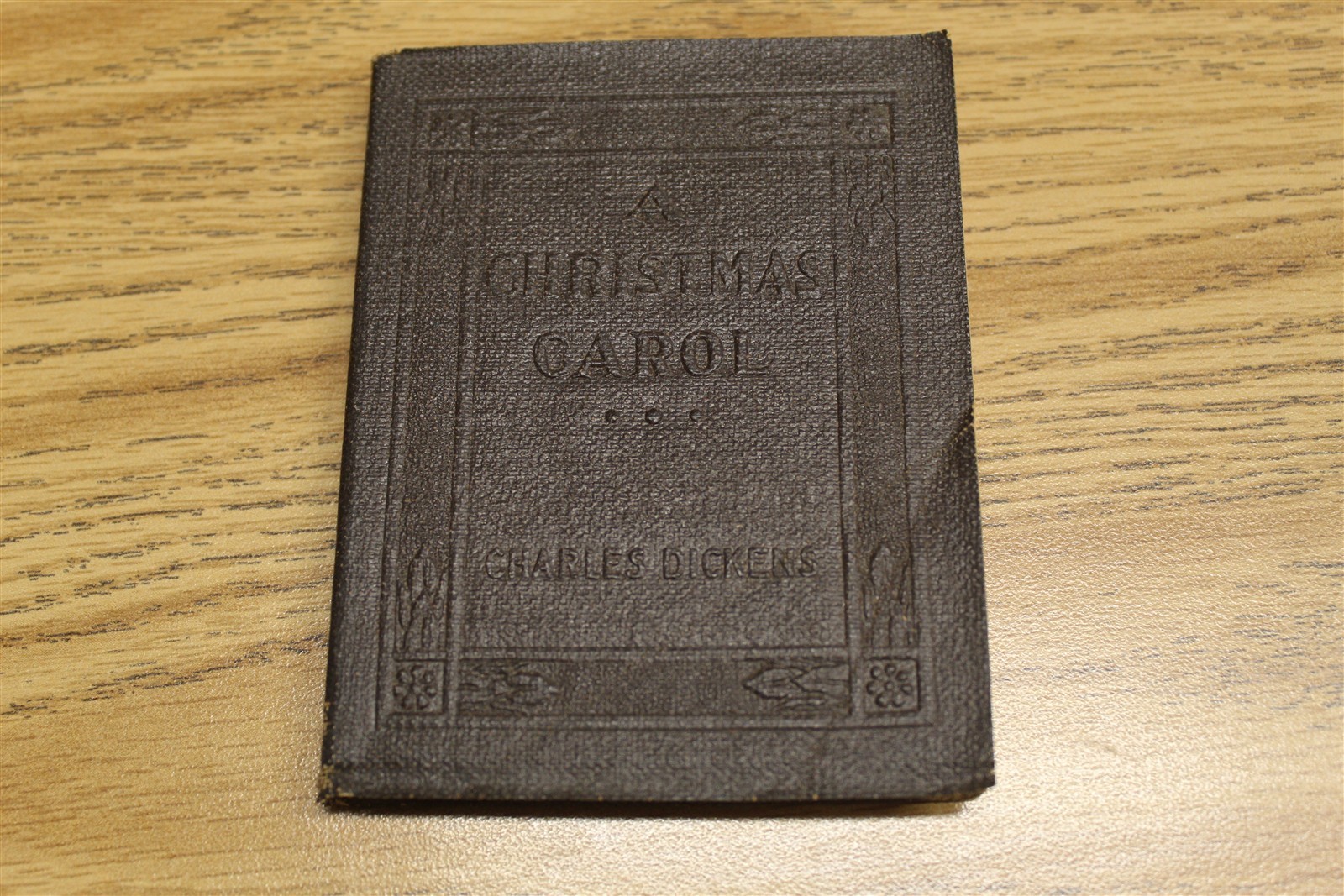 LITTLE LEATHER LIBRARY A CHRISTMAS CAROL – DICKENS BROWN COVER (HAAS, PUB)