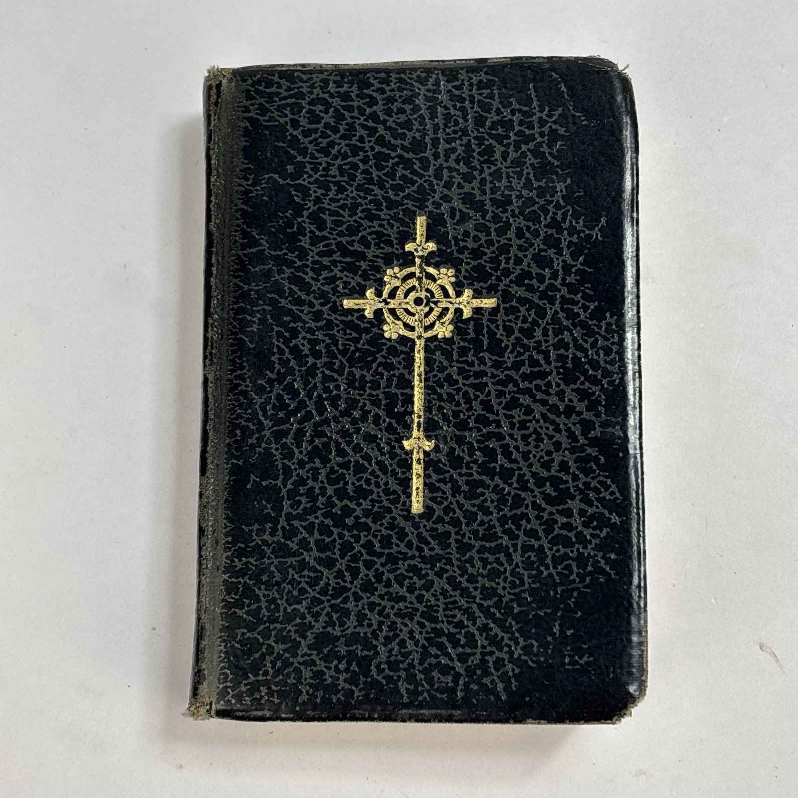 1954 KEY OF HEAVEN A COMPLETE PRAYERBOOK FOR CATHOLICS DEVOTIONS 4.5”x3” READ