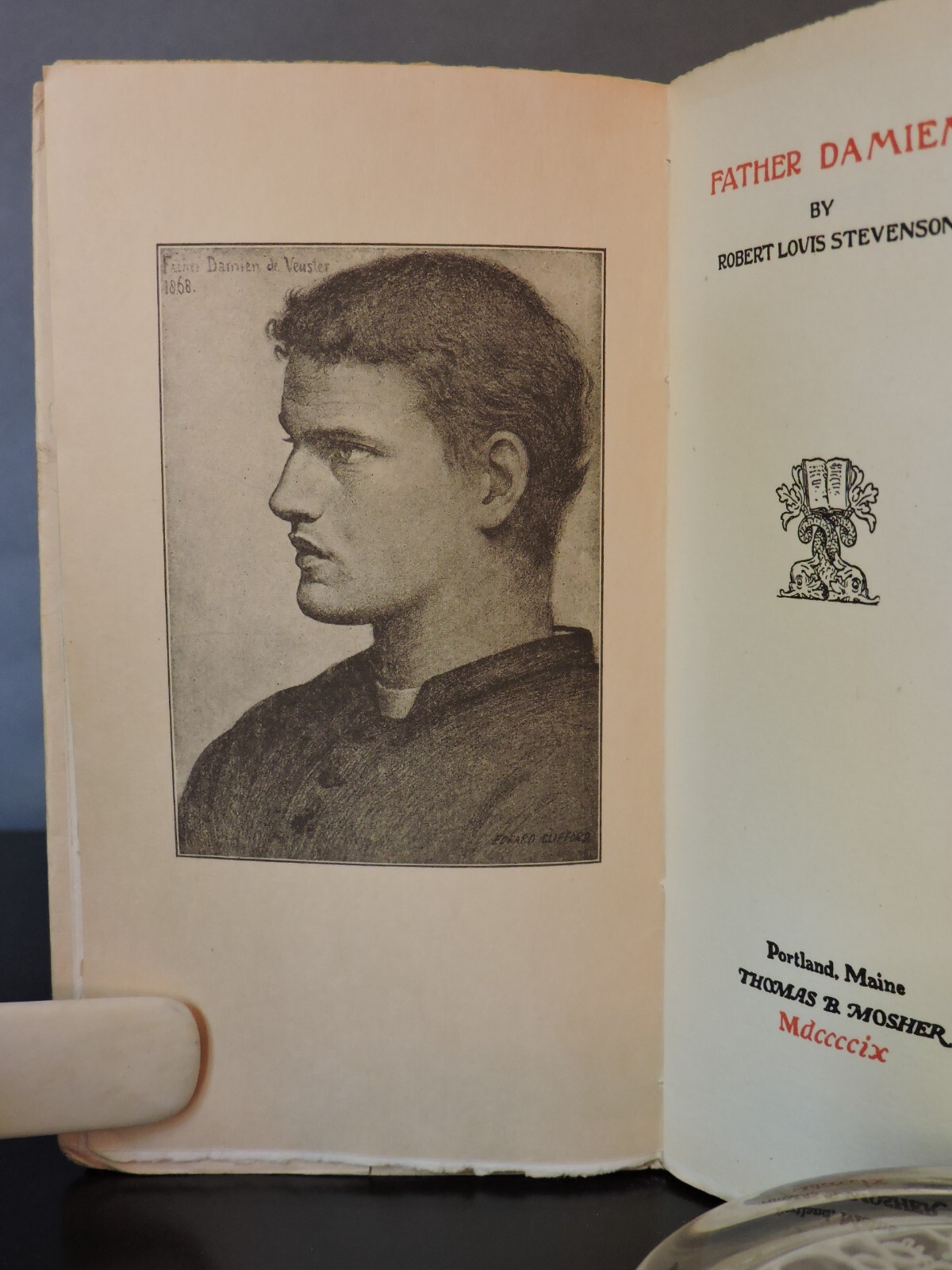 THOMAS B. MOSHER Father Damien ROBERT LOUIS STEVENSON Private Press 1909 ILLUST.