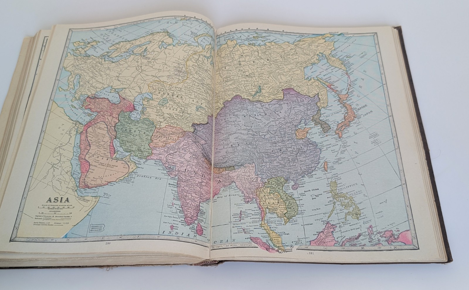 1931 New Pictorial Atlas of the World Geographical Publishing Co Pre WWII Maps