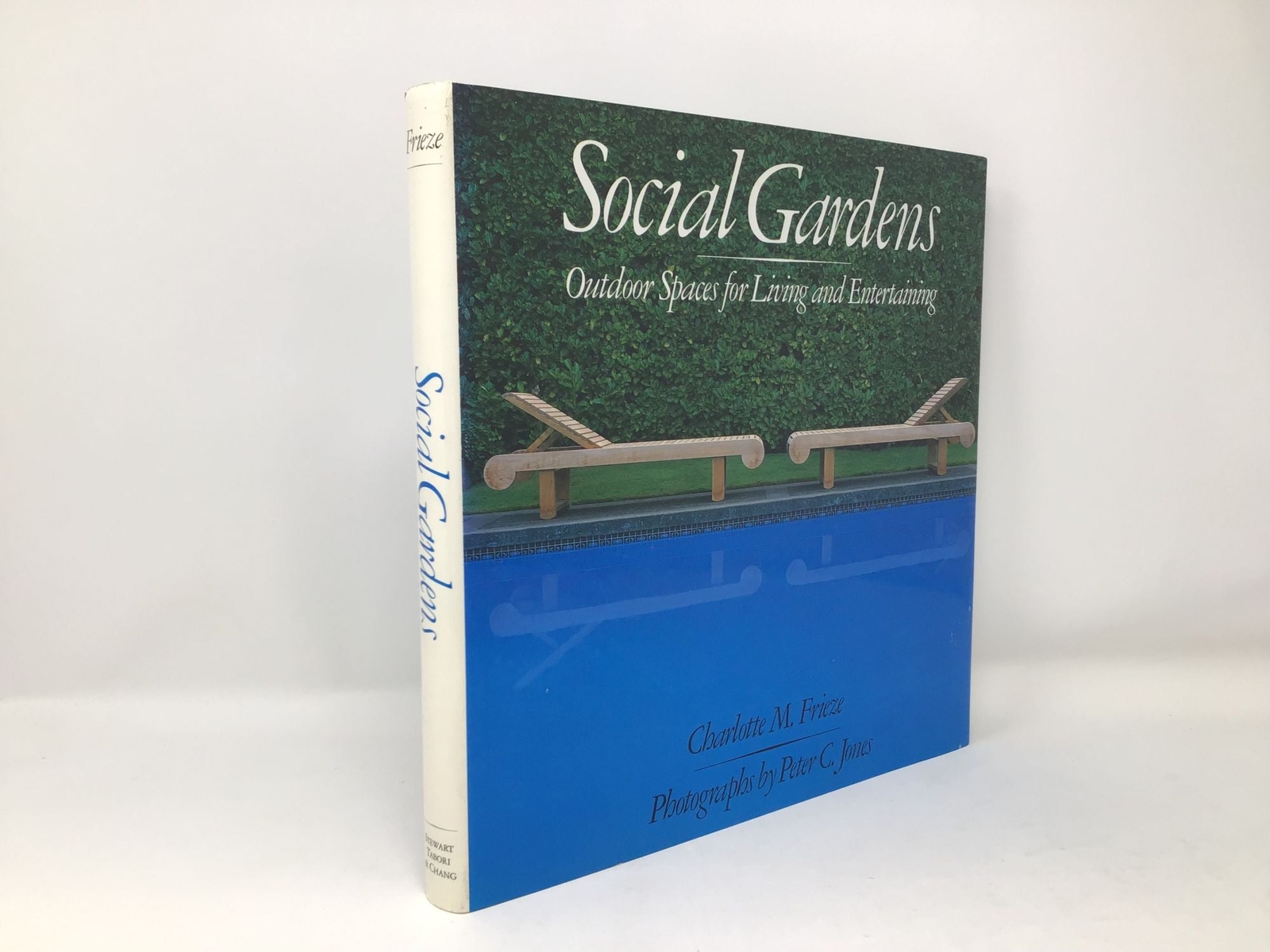 Social Gardens Outdoor Spaces for Living and Entertaining by Charlotte M 1st Ed