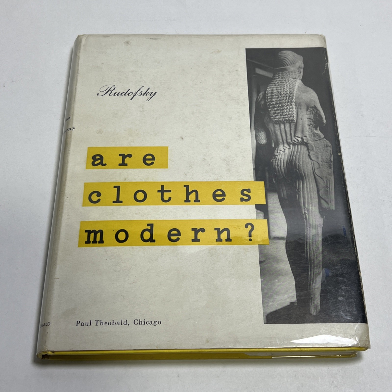 „ARE CLOTHES MODERN ?“ BERNARD RUDOFSKY Paul Theobald 1947 FIRST EDITION HCDJ