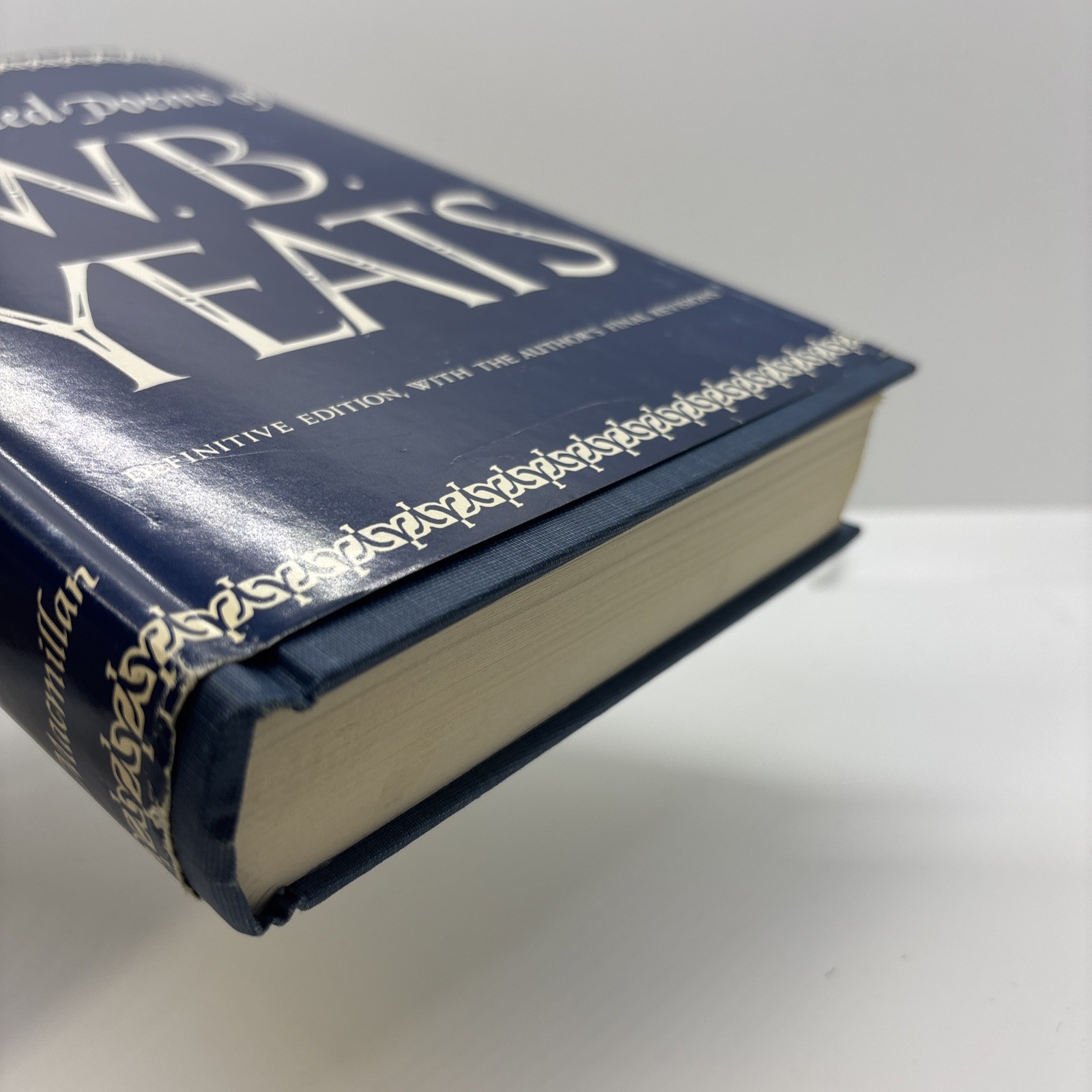 W. B. Yeats THE COLLECTED POEMS OF W. B. YEATS Definitive Edition 14th Printing