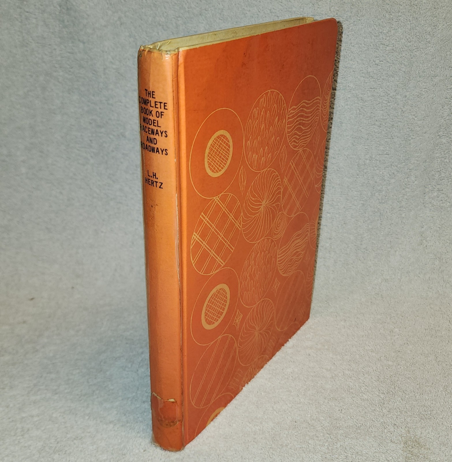 The Complete Book of Model Raceways and Roadways by Louis H Hertz 1965 Slotcars
