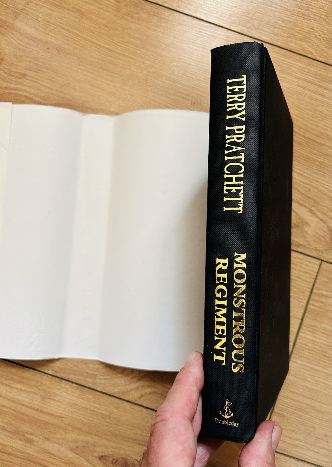 Signed Terry Pratchett Monstrous Regiment 1st/1st UK Doubleday 2003 HB + DJ