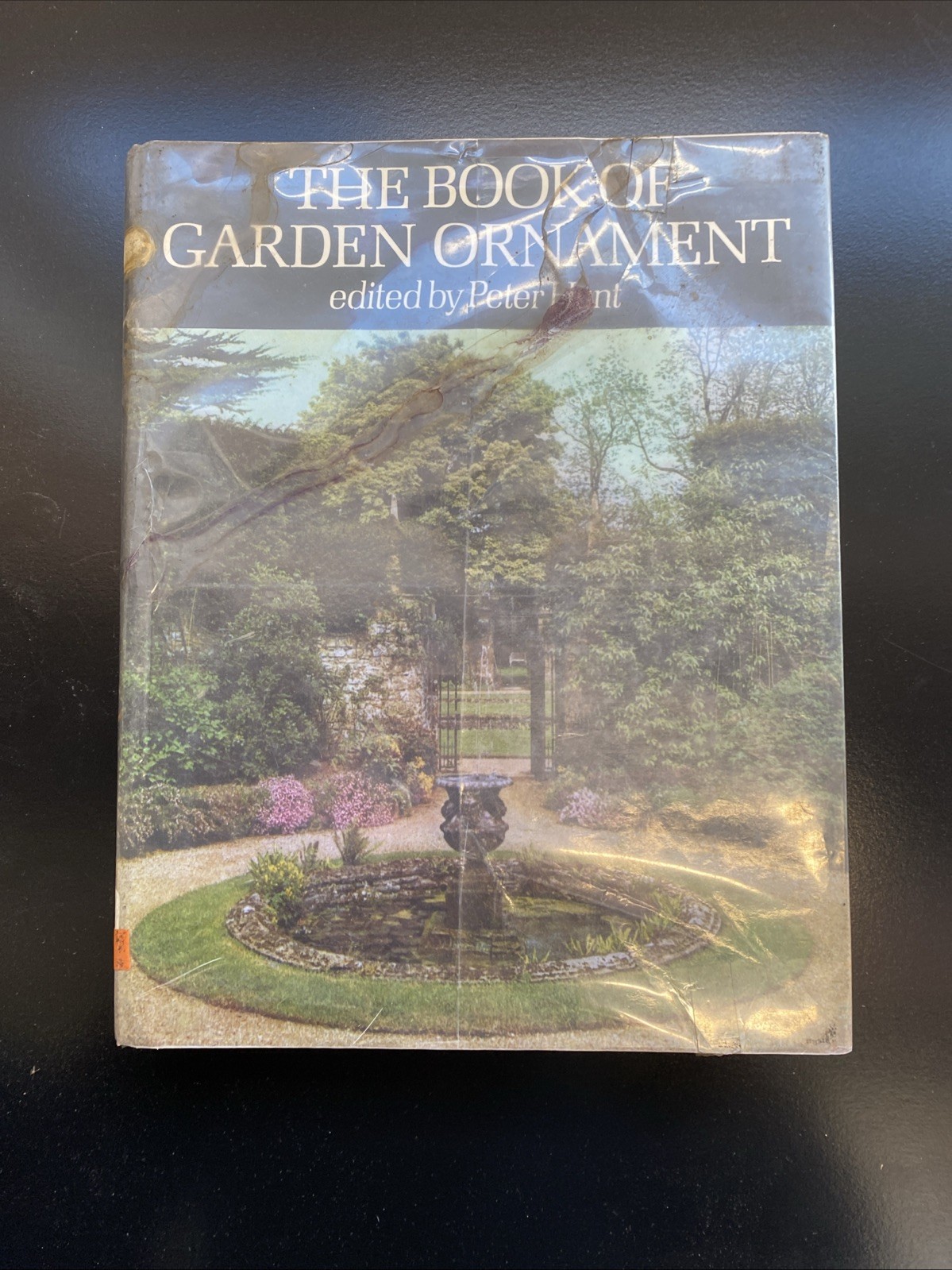 The Book of Garden Ornament Peter Hunt First Edition Illustrated 1974