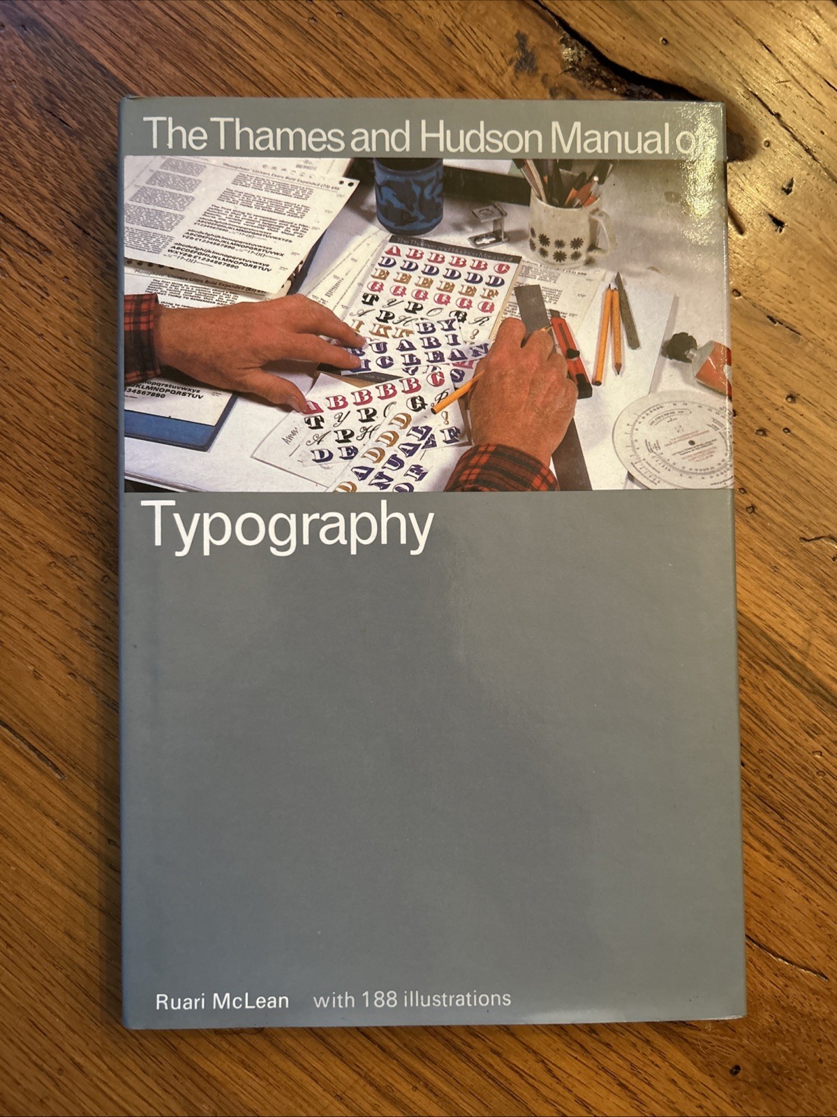 Ruari McLean – THAMES AND HUDSON MANUAL OF TYPOGRAPHY 1980 Hardcover NICE!