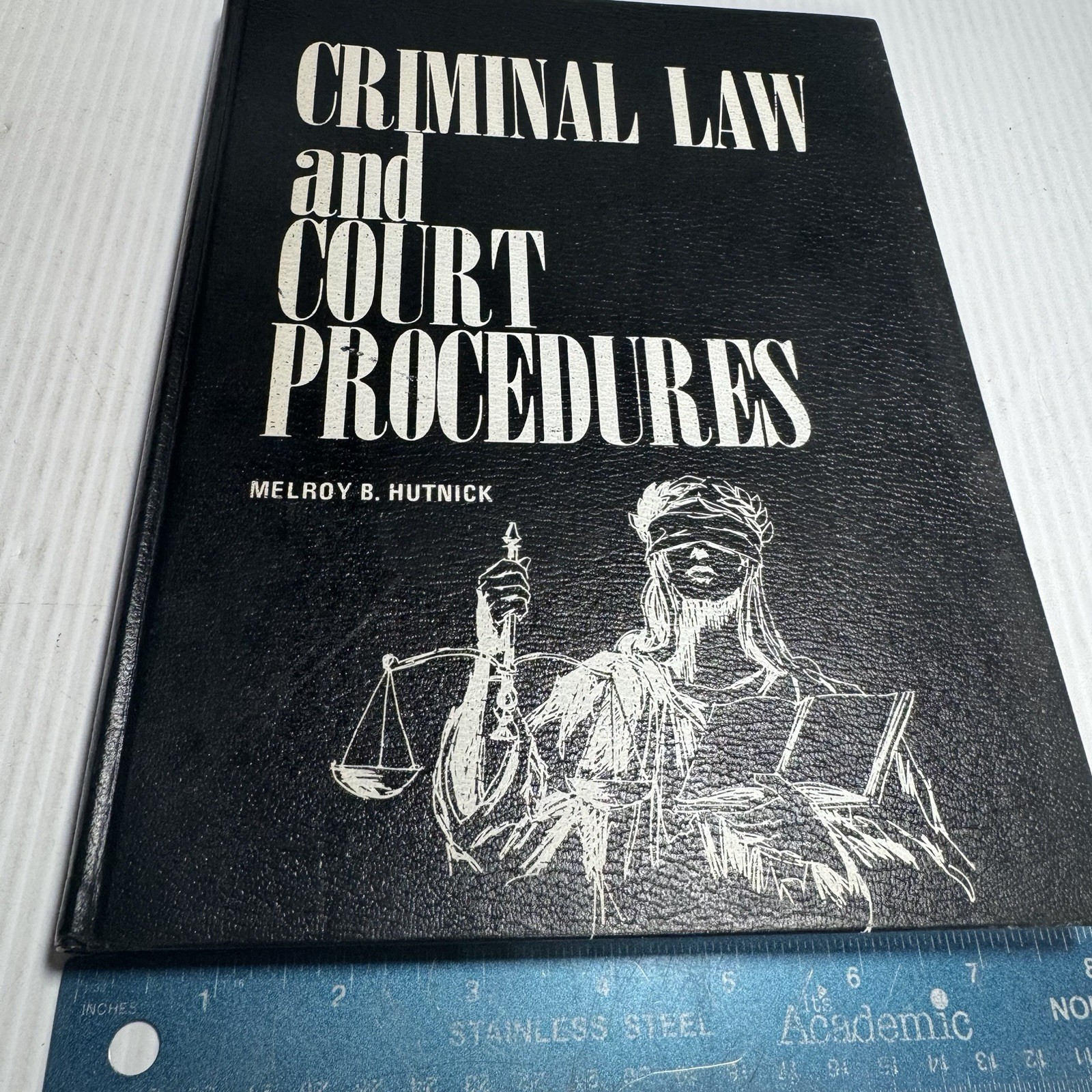 Criminal law and court procedures by Melroy B Hutnick 1974 Rare Find