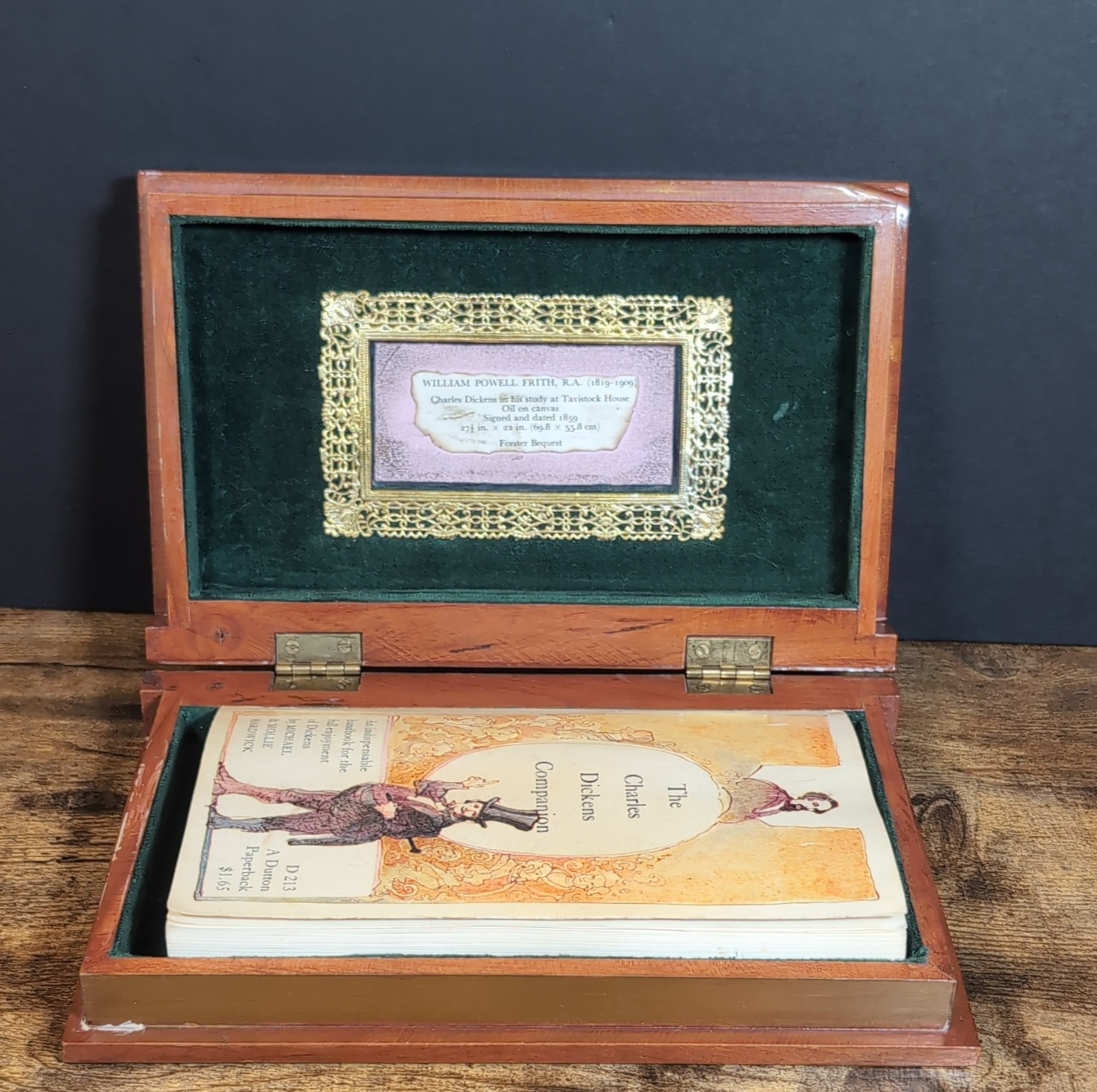 The Charles Dickens Museum Collection- 1968 Dutton Paperback D 213 w/wooden box