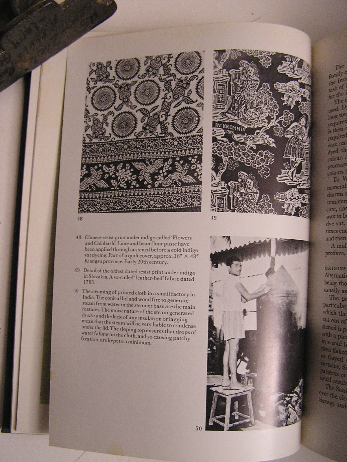 Weaving Handweaving Robinson A HISTORY OF DYED TEXTILES Dyes Fibers Painted Bark